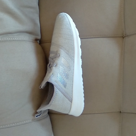 Women's Adidas - Picture 1 of 3